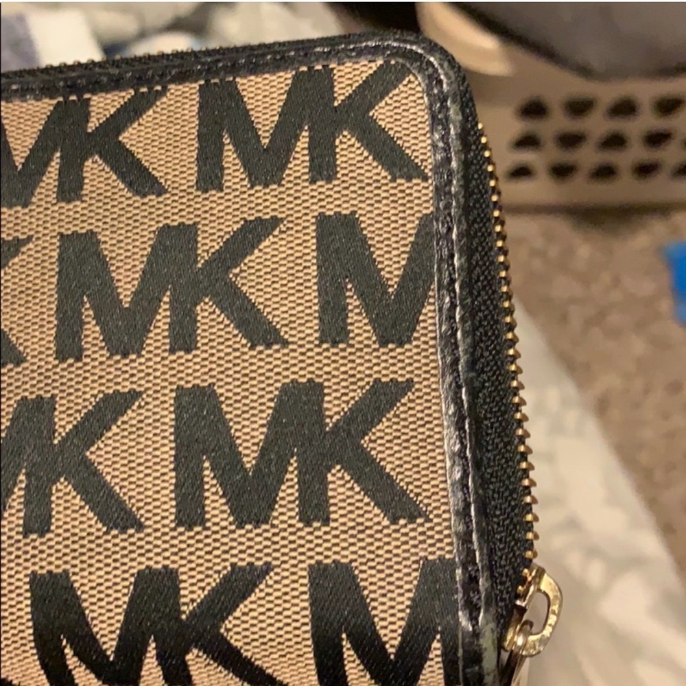 Michael Kors Gold and Black Bag with matching Zipper Wallet